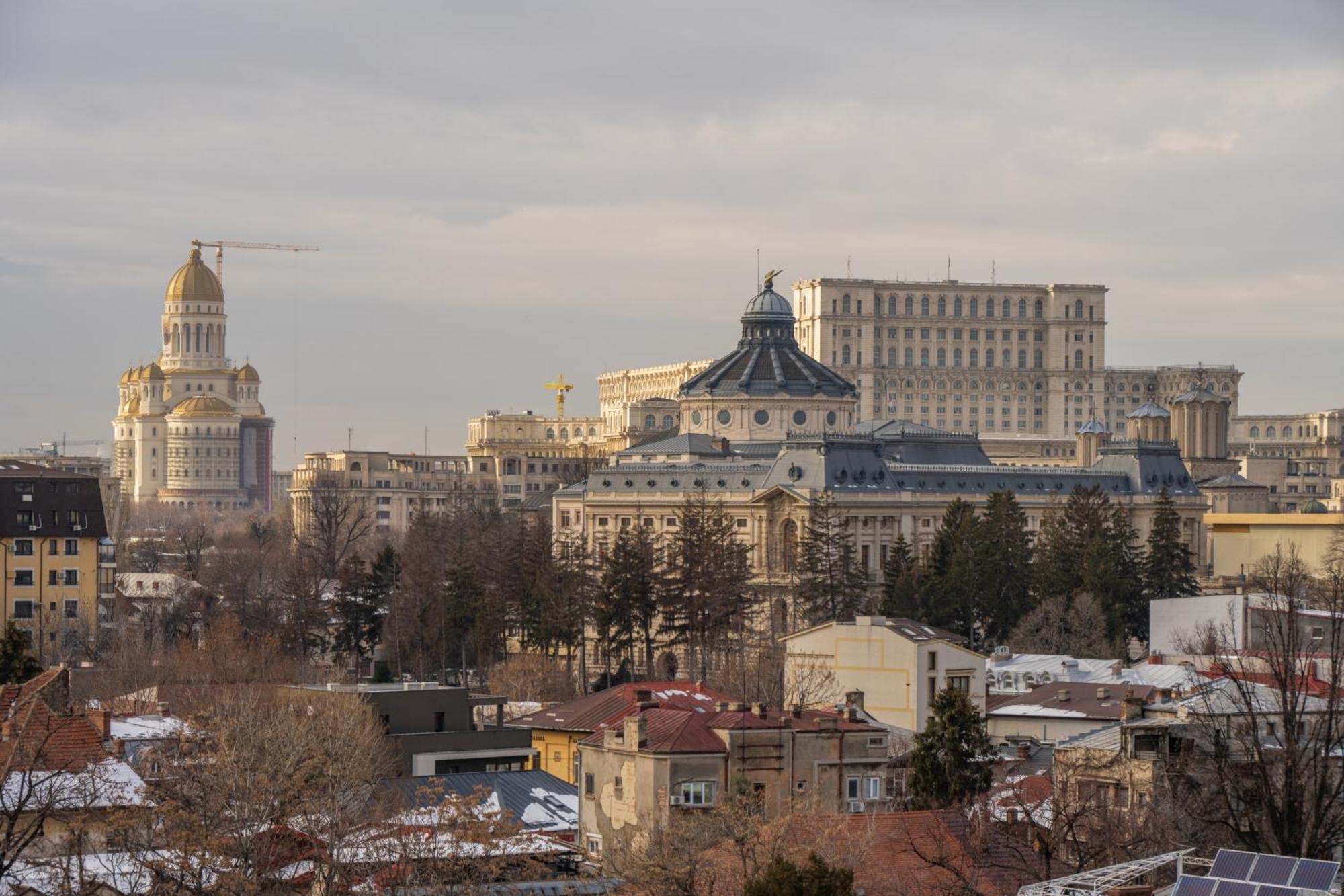Vibrant Oasis In The Center Of The City Букурещ Екстериор снимка